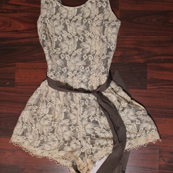A'REVE LACE SHORTS ROMPER - Picture 3 of 6
